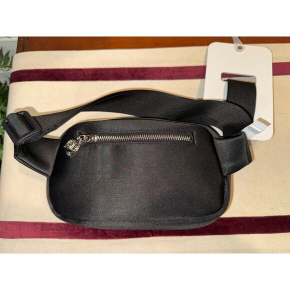 Steve Madden Black Belt Bag/Fanny Pack/ Crossbody Adjustable NWT - Picture 4 of 6